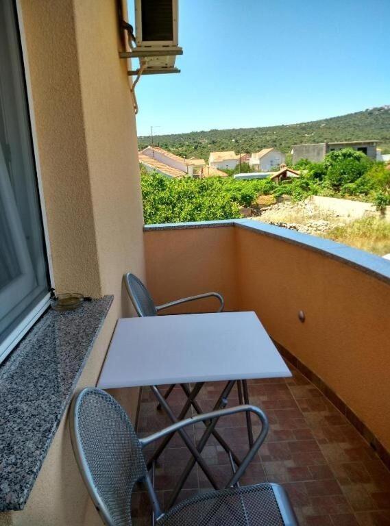 Apartments Antonija - Fitness Vinišće Exteriör bild