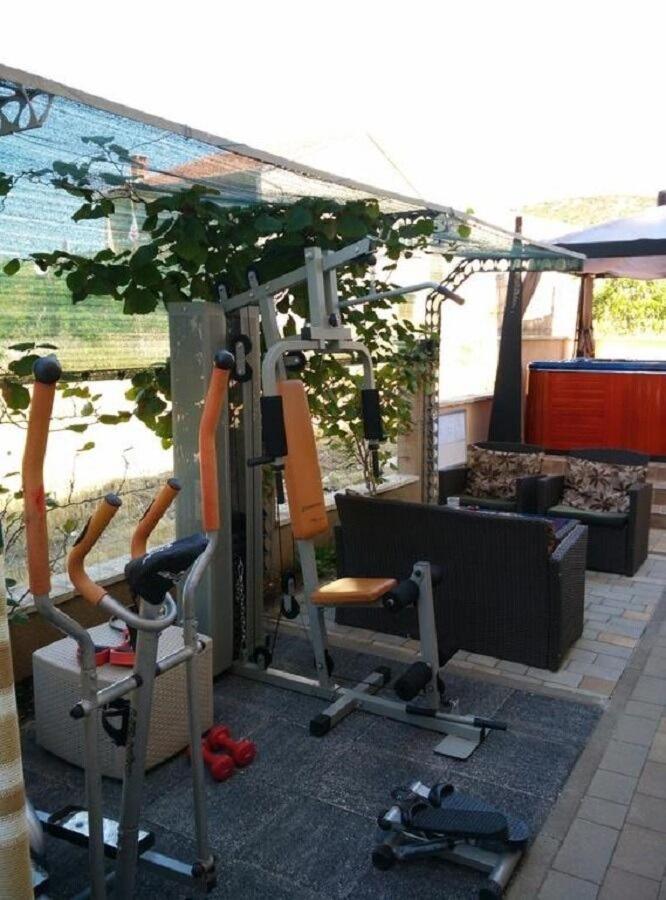 Apartments Antonija - Fitness Vinišće Exteriör bild